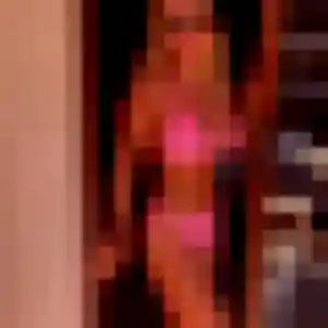 Charmante Alessandra, 20 ans à Auray - la contacter