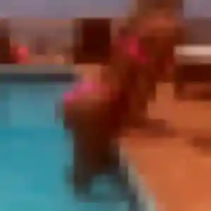 Sexy Blanche, 38 ans à Champagne-au-Mont-d'Or - voir sa photo
