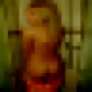 Sabrina, femme de 33 ans propose rencontre libertine à Langueux